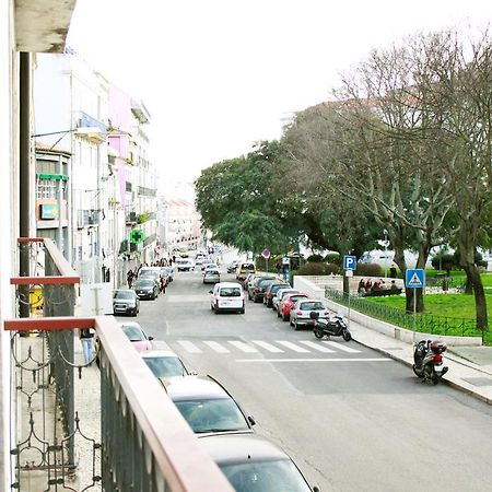Joivy Modern 1-Bed Apt With Terrace, Moments From Sao Bento Palace Lissabon Exterior foto