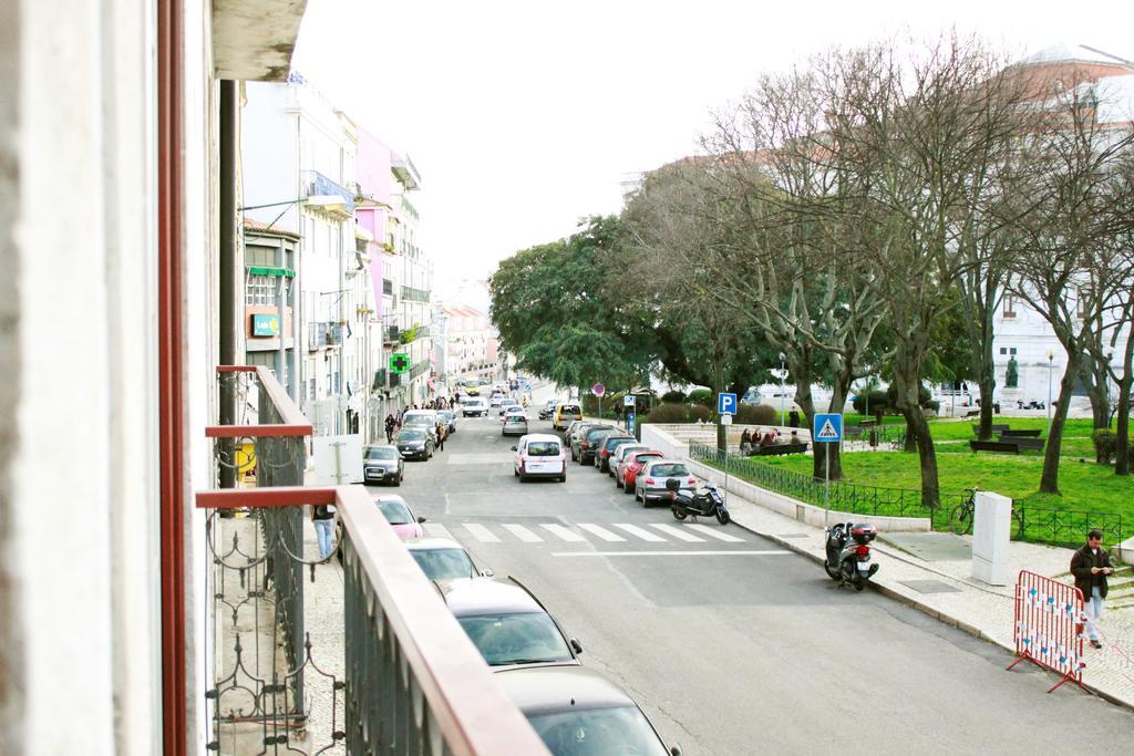Joivy Modern 1-Bed Apt With Terrace, Moments From Sao Bento Palace Lissabon Exterior foto