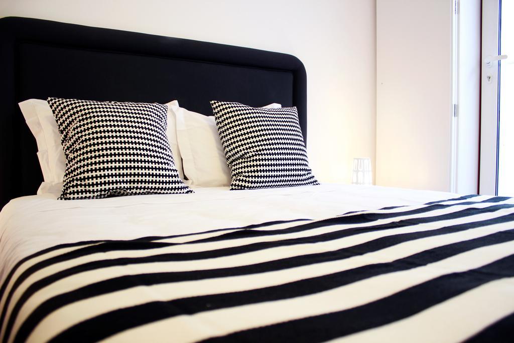 Joivy Modern 1-Bed Apt With Terrace, Moments From Sao Bento Palace Lissabon Exterior foto
