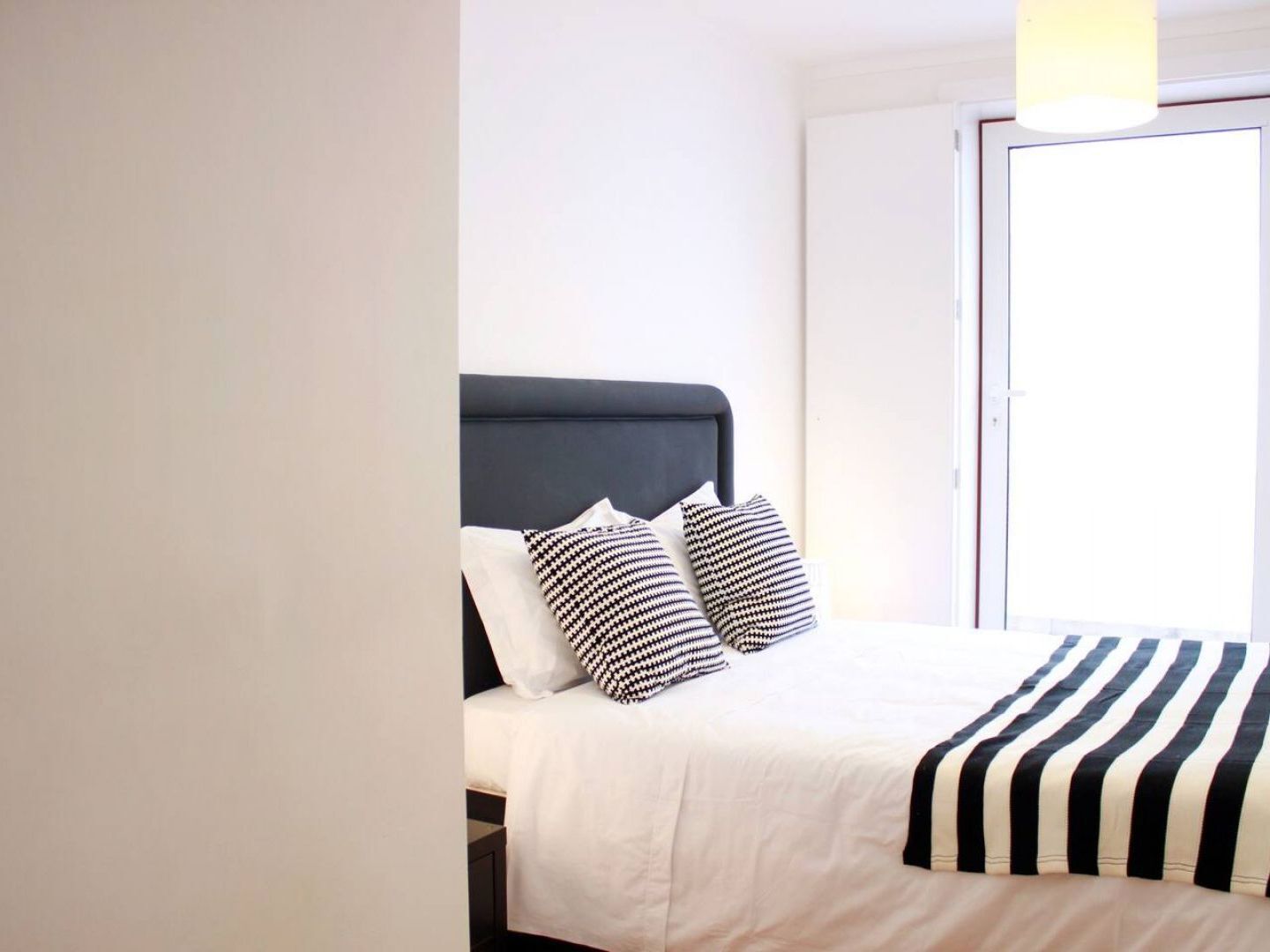 Joivy Modern 1-Bed Apt With Terrace, Moments From Sao Bento Palace Lissabon Exterior foto