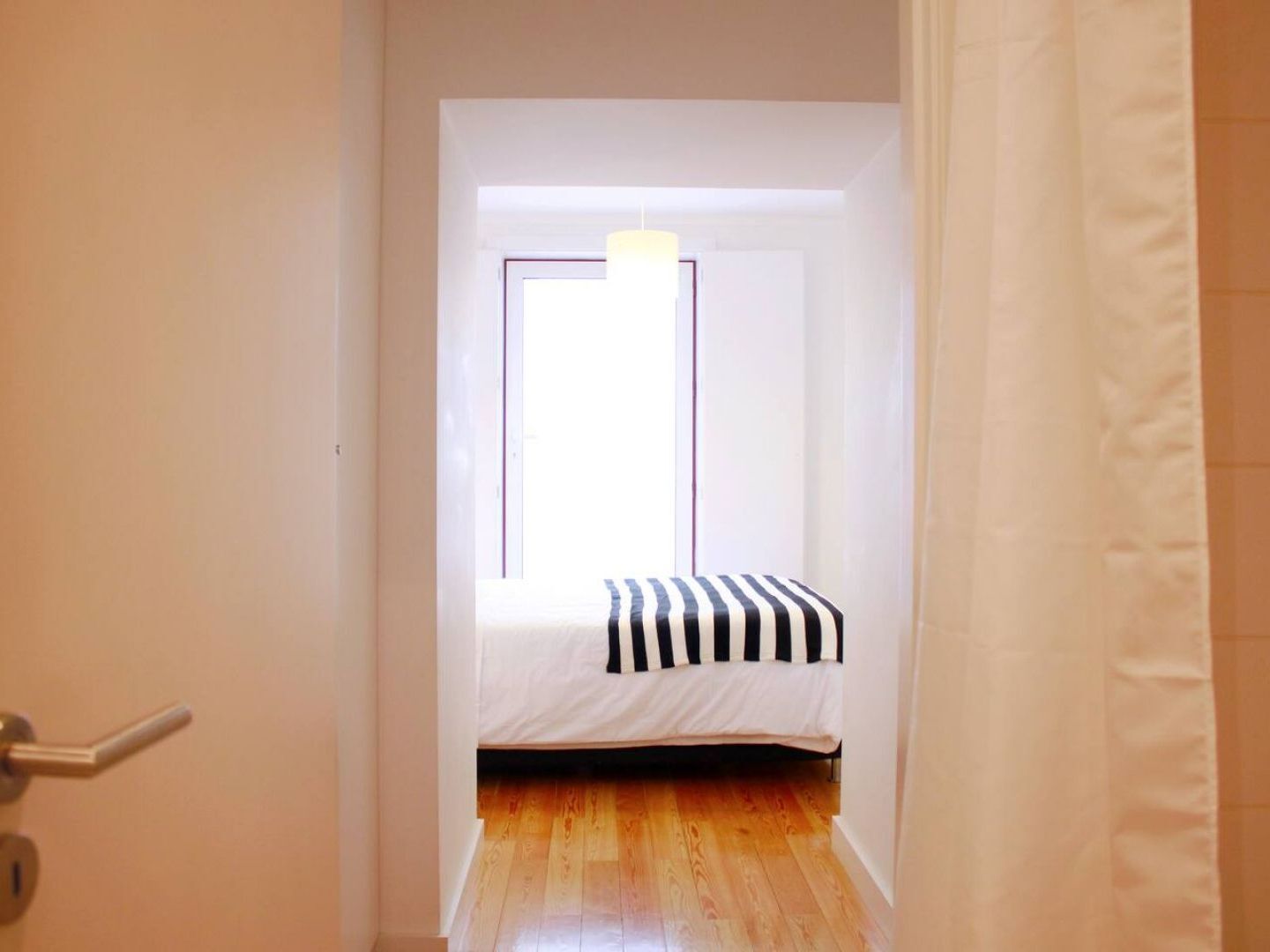 Joivy Modern 1-Bed Apt With Terrace, Moments From Sao Bento Palace Lissabon Exterior foto